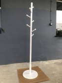 WIESZAK STOJĄCY BIAŁY NA UBRANIA DREWNO 175 CM
